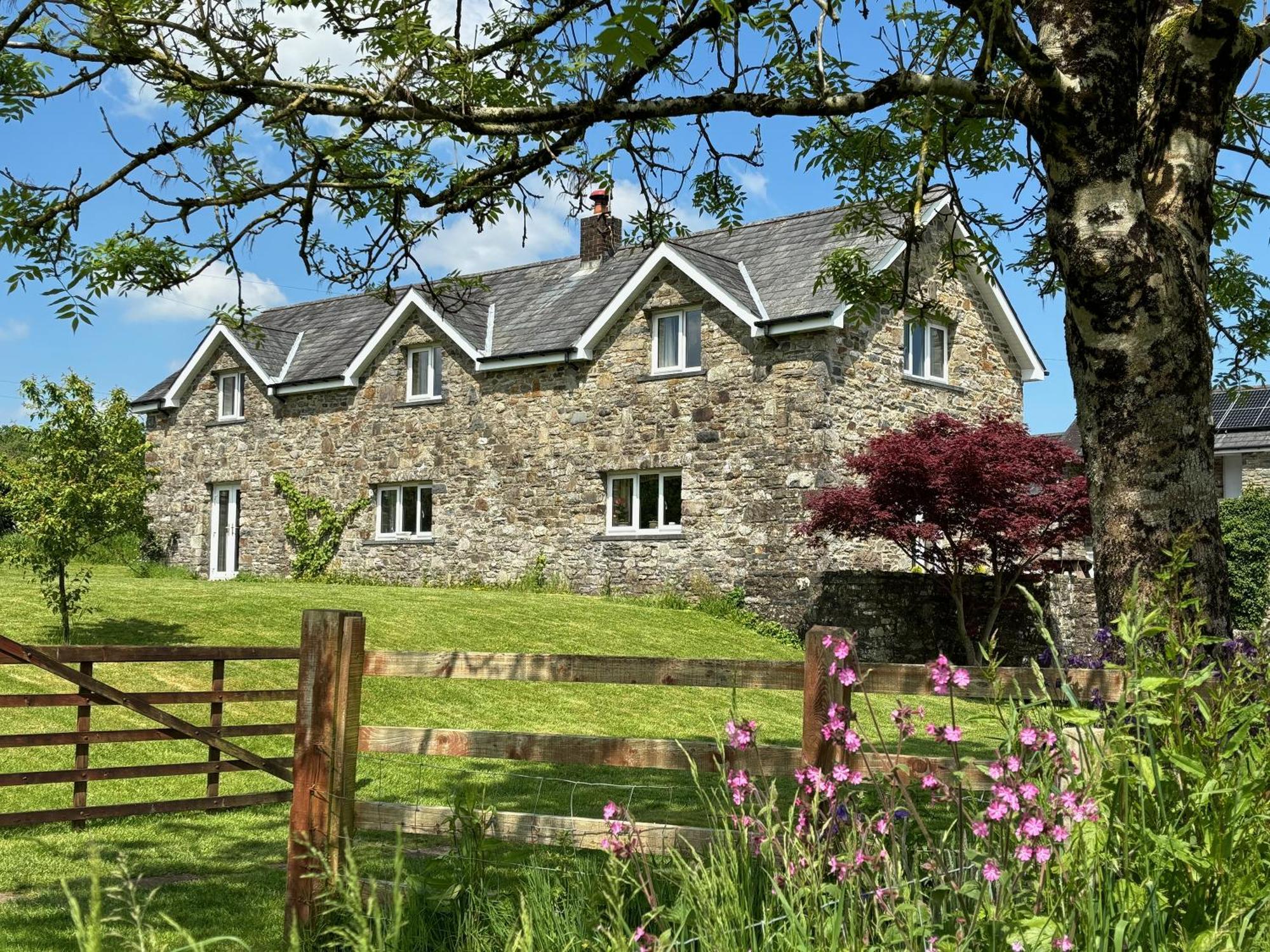 Maesyfelin Isaf B&B Llanybydder Luaran gambar